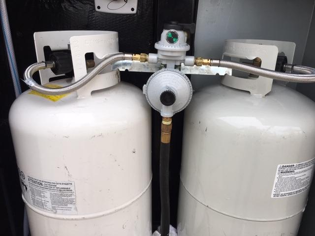 Fairview GR-9984 RV Camper LP Propane 2-Stage Automatic Changeover Regulator - Dual Tank Auto Changeover, 345,000 BTU, 11