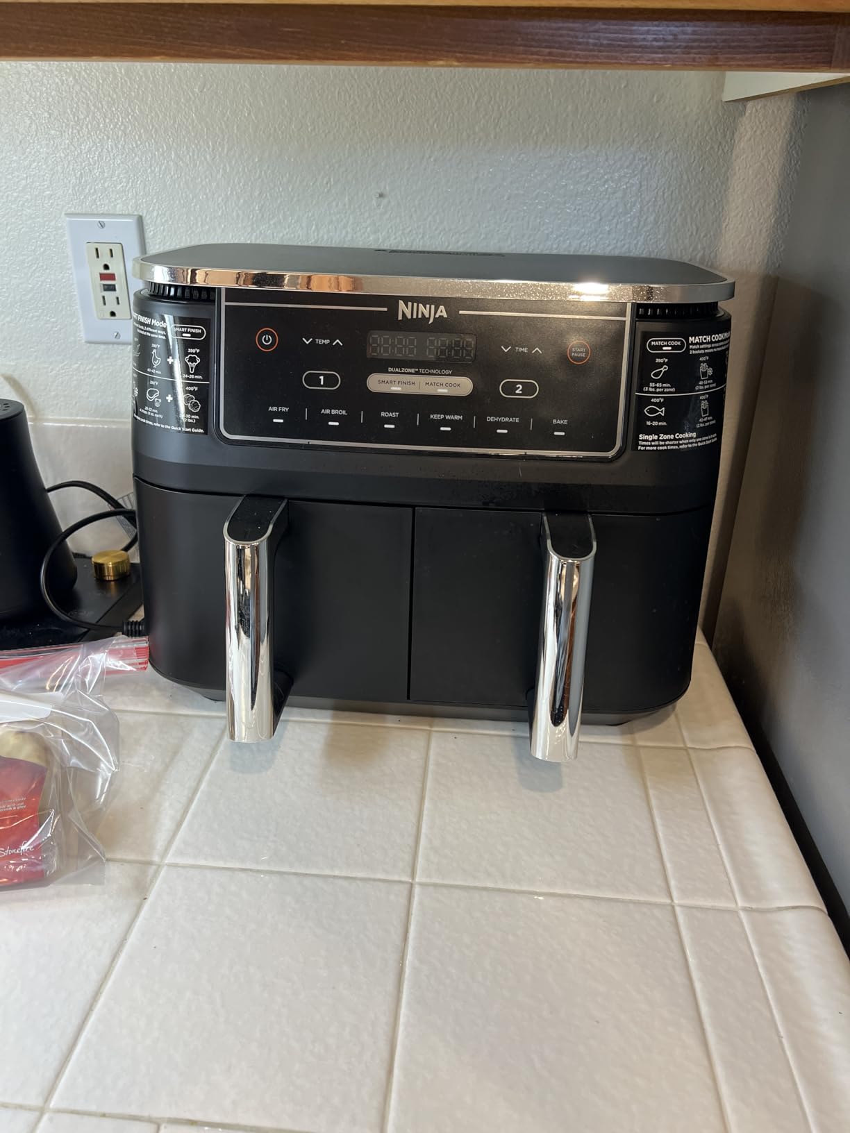 Ninja Foodi Air Fryer, 10 Qt DualZone, 6-in-1, Black, DZ302 customer photo 2