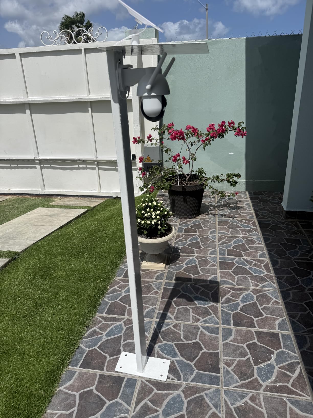 ieGeek Security Cameras Wireless Outdoor, 2K Solar WiFi Camera for Home Security System, Battery Powered Surveillance Cam with Solar Panel, 360° PTZ Color Night Vision, Motion Sensor, Works with Alexa customer photo 1