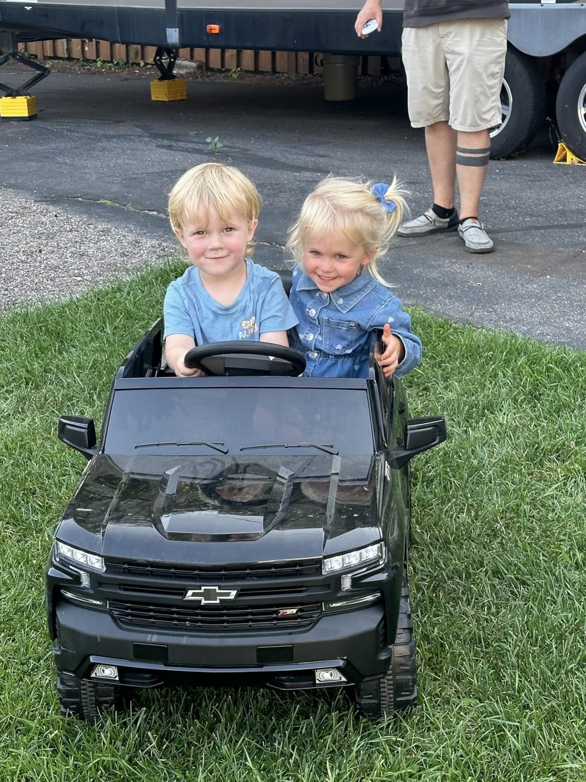 Best Choice Products 12V Licensed Chevrolet Silverado Ride On Truck, Electric Car Toy w/Parent Remote Control, Truck Bed Storage, Bluetooth Speaker, LED Lights, 2.5 MPH Max Speed - Blue customer photo 1