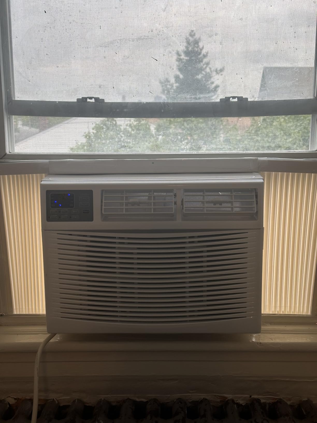 WiFi Enabled 12,000 BTU Window Air Conditioner, Smart Window AC Unit with Remote, Energy Saving, Easy Install Kit, Cools up to 550 Square Feet customer photo 2