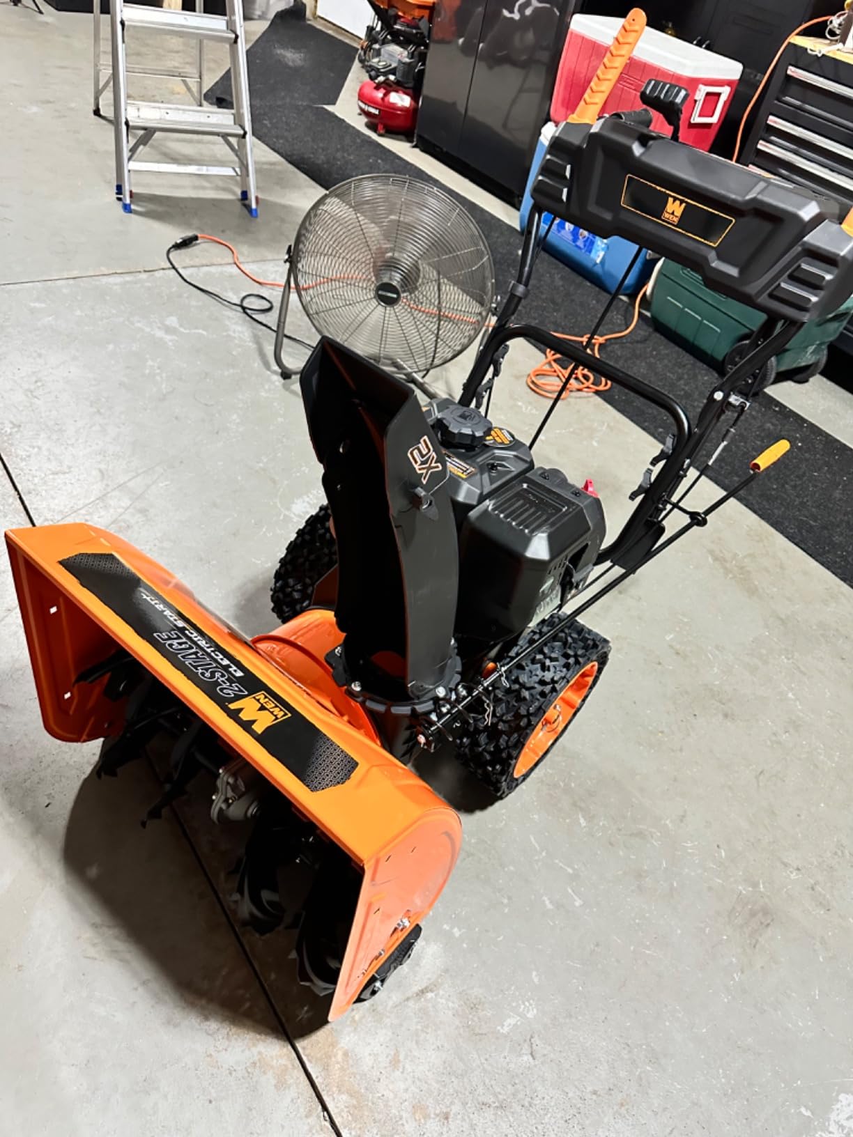 WEN 24-inch 209cc Two-Stage Self-Propelled Gas-Powered Snow Blower with Electric Start (SB209E) customer photo 2