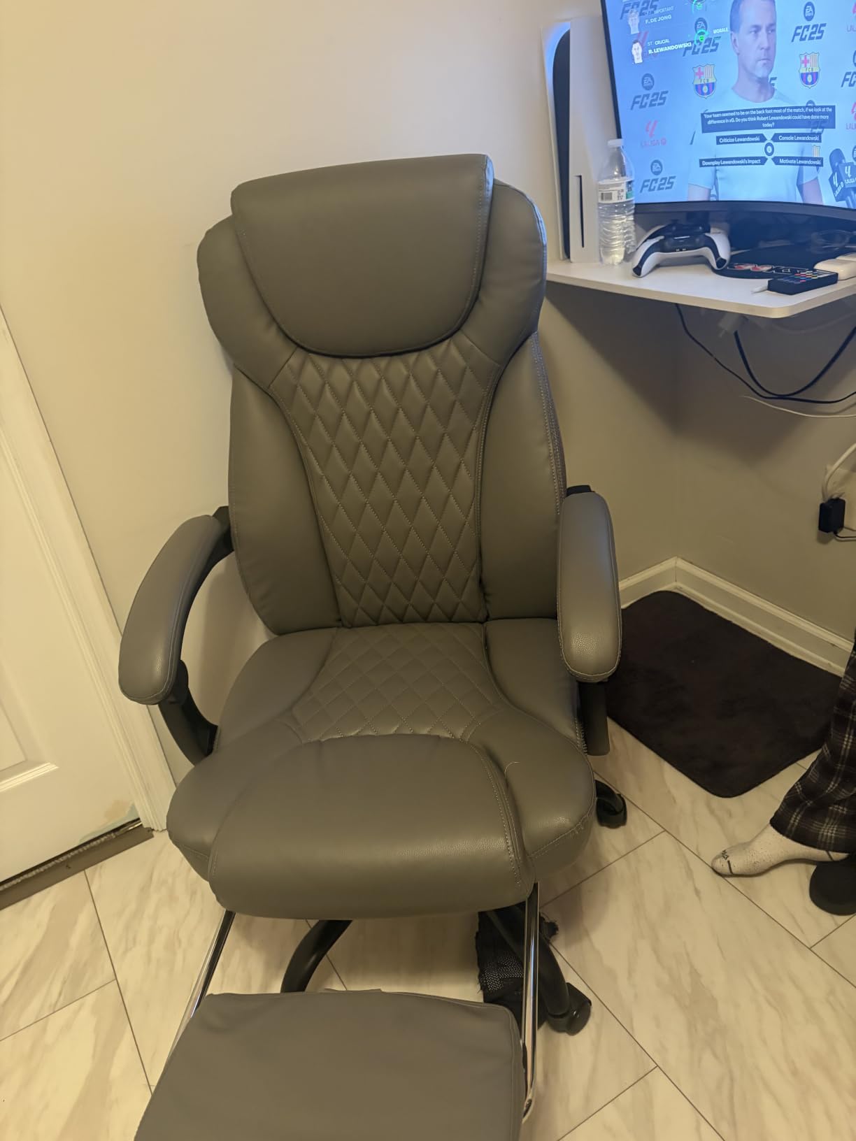 amseatec Big and Tall Office Chair with Footrest, Lumbar Support, Black customer photo 1