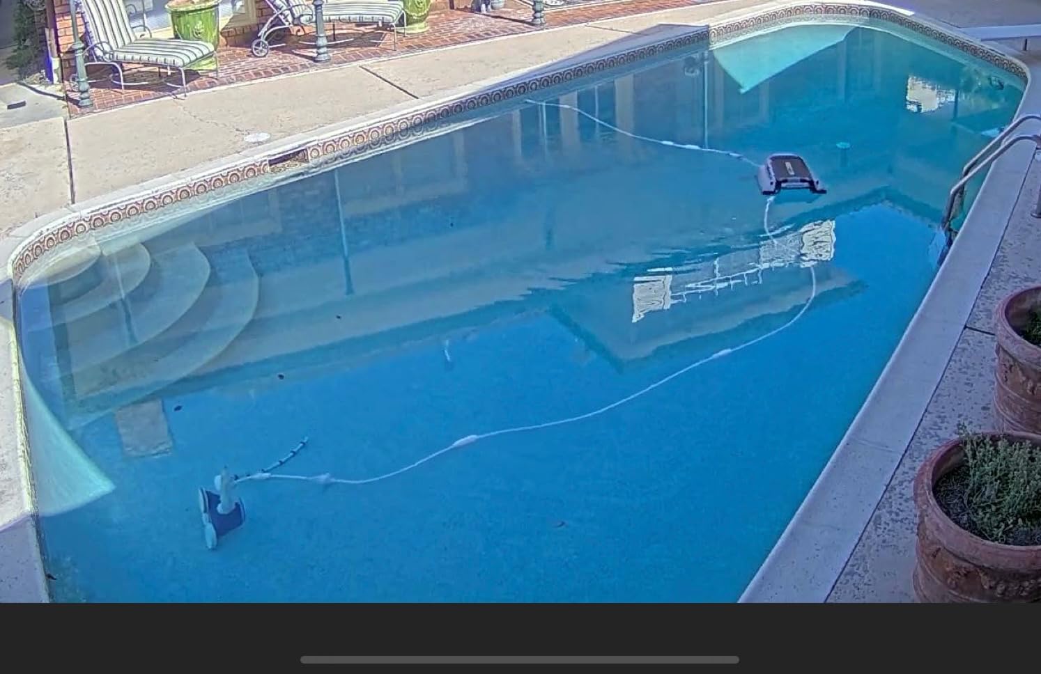 Betta SE Plus - Solar-Powered Robotic Pool Skimmer with 24/7 Continuous Cleaning Power, Dual Charging Options, Twin Salt Chlorine Tolerant Motors, and Shallow Water Safeguard customer photo 2