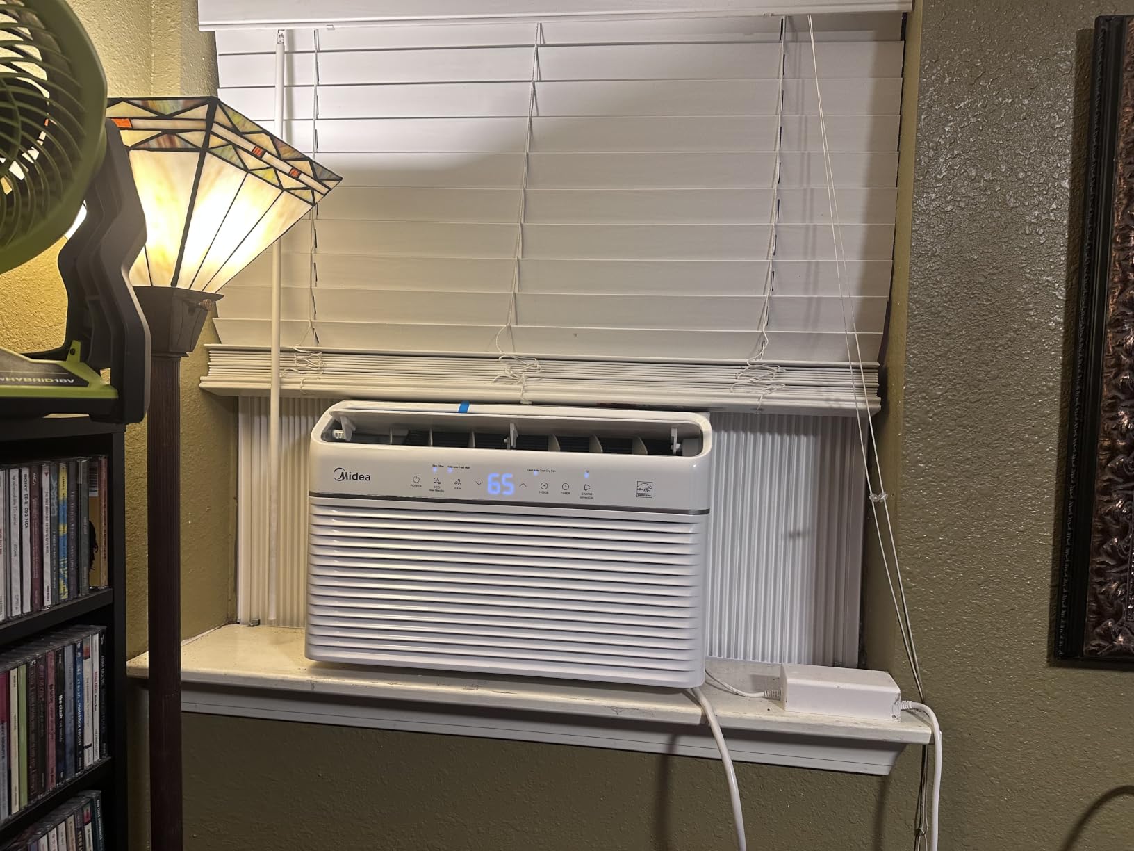 Midea 8,000 BTU Smart Inverter Air Conditioner Window Unit with Heat and Dehumidifier – Cools up to 350 Sq. Ft., Energy Star Rated, Quiet Operation, Electronic Controls, Remote Control, White customer photo 2
