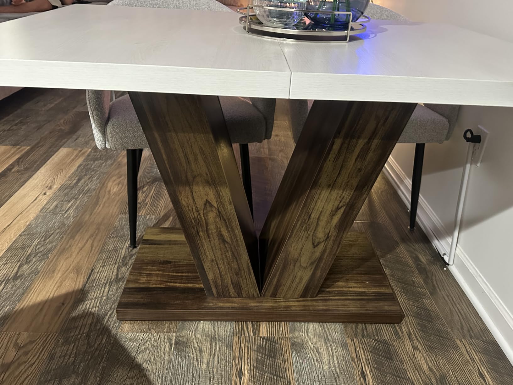 Tribesigns 47-Inch Dining Table for 4, Black Kitchen Dinner Table with Heavy Duty Pedestal, Farmhouse Wooden Eating Table for Home, Dining Room, Small Space, Black & Brown customer photo 2