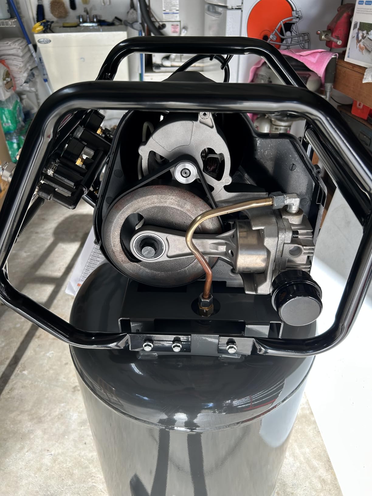 Klutch 29-Gallon Air Compressor, 2.5 HP, 120V, 175 PSI, 5.1 CFM at 90 PSI customer photo 1