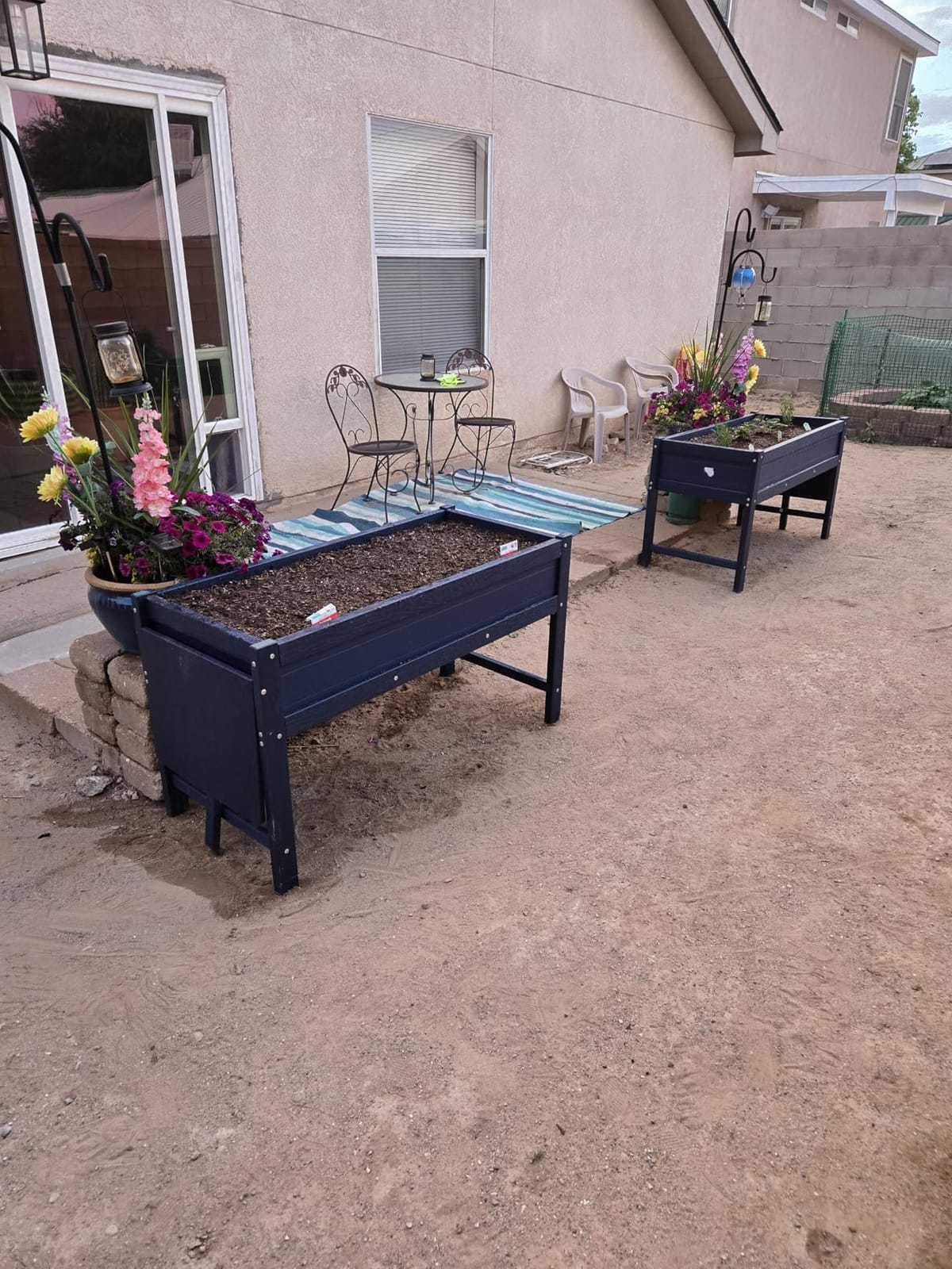 Small HDPE Raised Garden Bed, Elevated Planter Box with Legs, Outdoor All-Weather Planter Raised Beds for Seeds, Herbs, Flowers, Vegetables (Black) customer photo 1