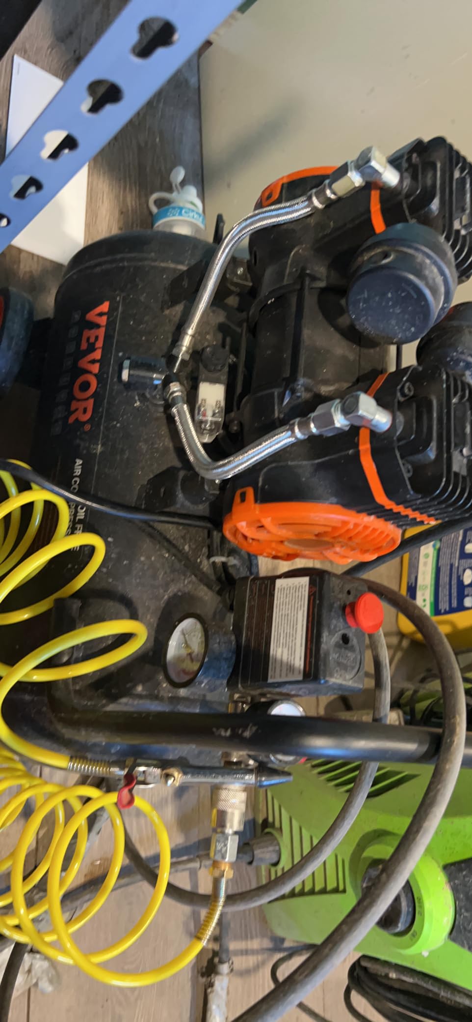 VEVOR Air Compressor, 1 Gallon Steel Tank, 1HP 1.5CFM @ 90PSI Oil Free Air Compressor & Max. 120PSI Pressure, 78dB Ultra Quiet Portable Compressor for Auto Repair, Tire Inflation, Spray Painting, 120V customer photo 2