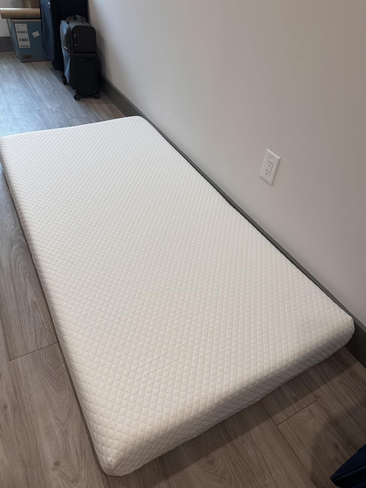 EGOHOME King Size Memory Foam Mattress, 10 Inch Bed Mattress in a Box with Cooling Green Tea Gel, Relieve Pressure with Medium Firm Support, CertiPUR-US Certified, 80''L x 76''W, White customer photo 1