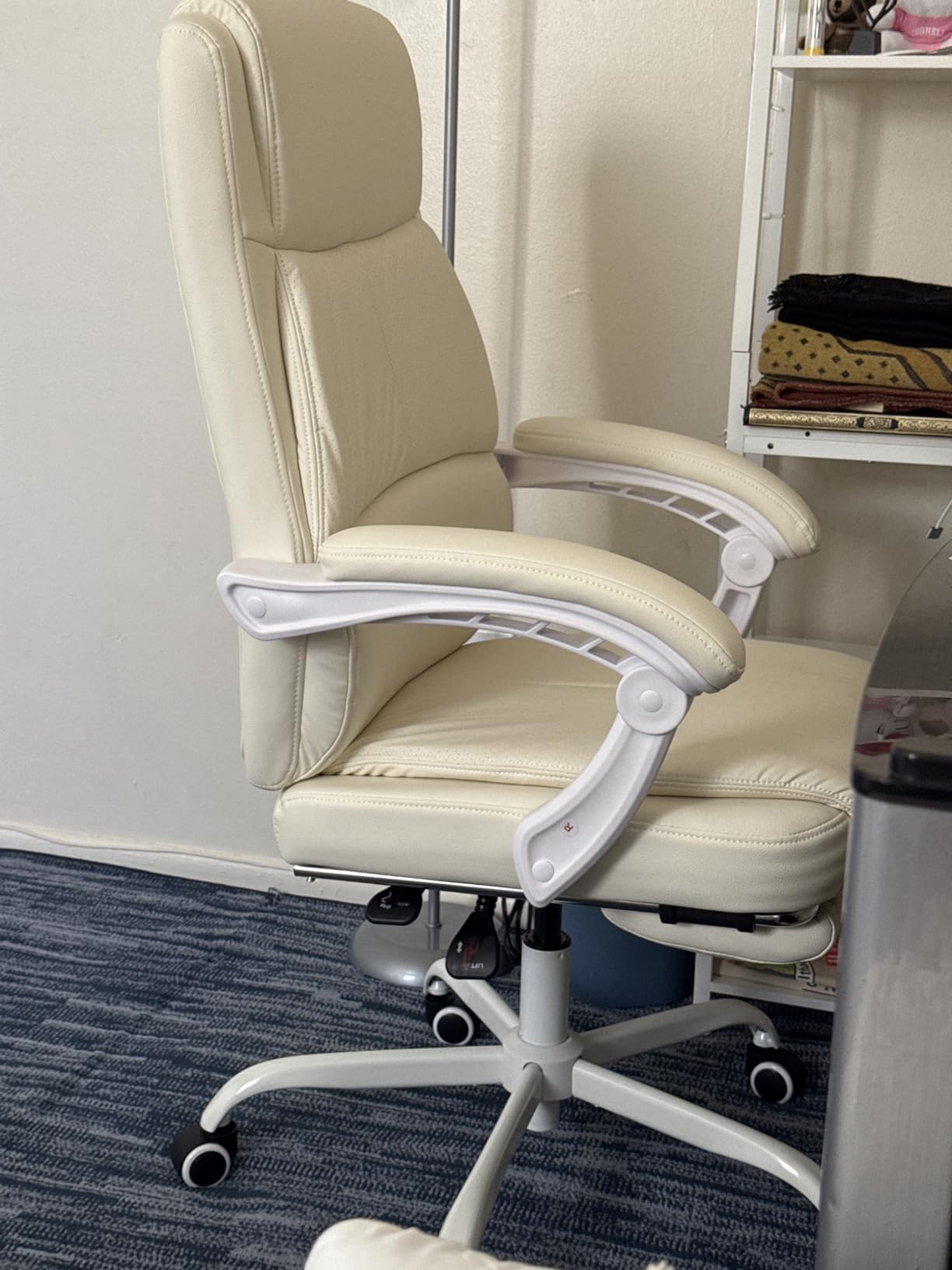 Misolant Big and Tall Office Chair with Footrest, High Back Desk Chair with Linkage Armrest, 90-155° Recline Executive Computer Chairs with Adjustable Height for Home customer photo 2