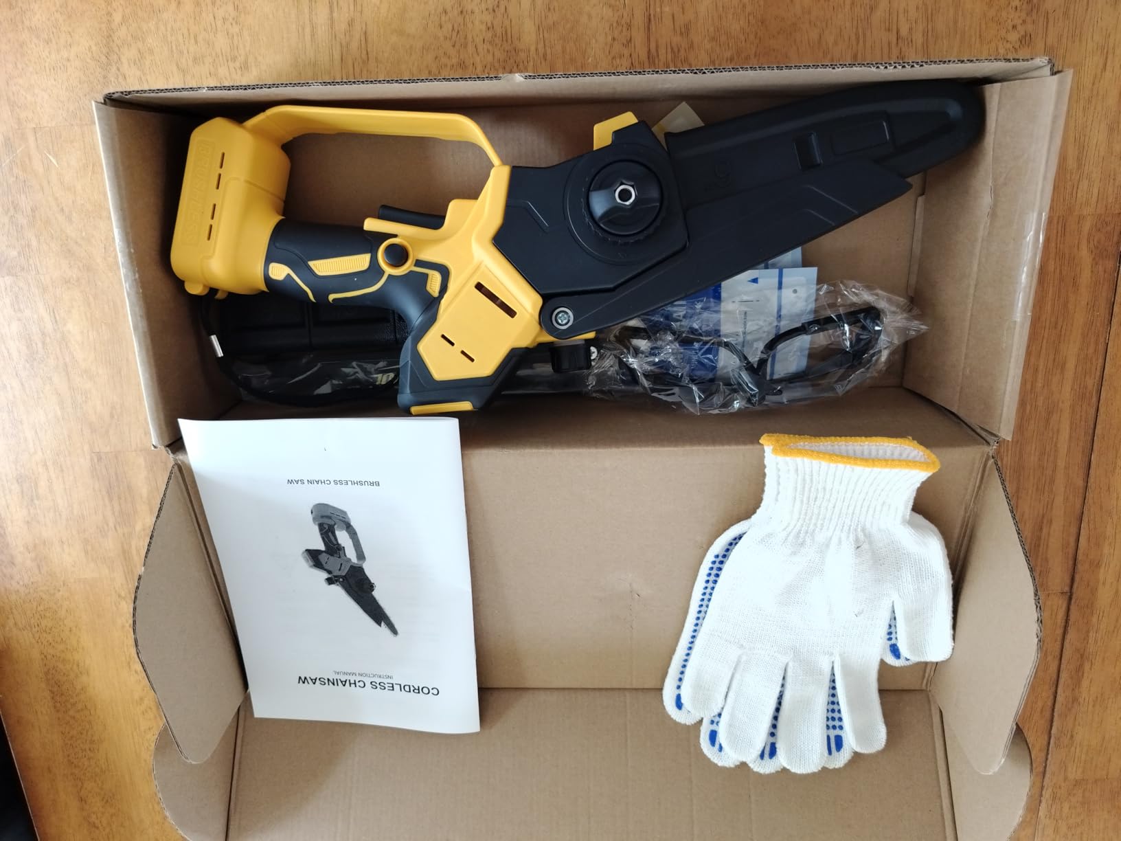 Cordless Mini Chainsaw Compatible with Dewalt 20V MAX Battery, 1200W 6 Inch & 8 Inch Small Electric Chainsaw Brushless, Auto Oiler, Handheld Pruning Tree Saw Gift for Men Husband Fathers (Tool Only) customer photo 2