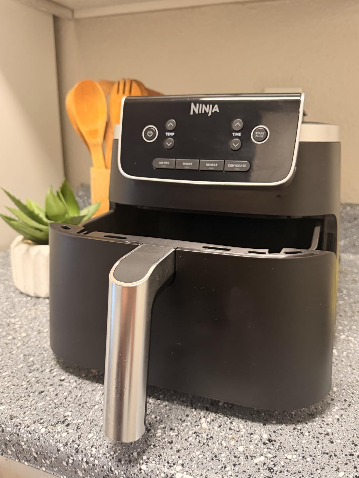 Ninja Air Fryer Pro, 5 Qt, 5-in-1, Grey, AF142 customer photo 2