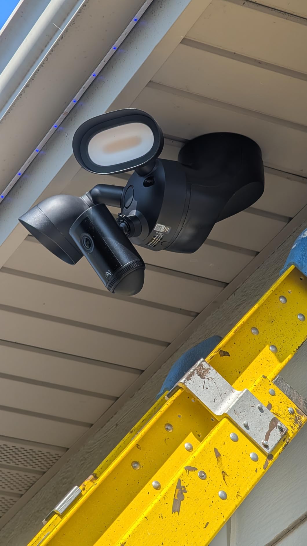 Ring Floodlight Cam 4K Pro (newest model), Wired, Retinal 4K with wide-angle video, 10x Enhanced Zoom, and 2000 Lumen Floodlights, White customer photo 2