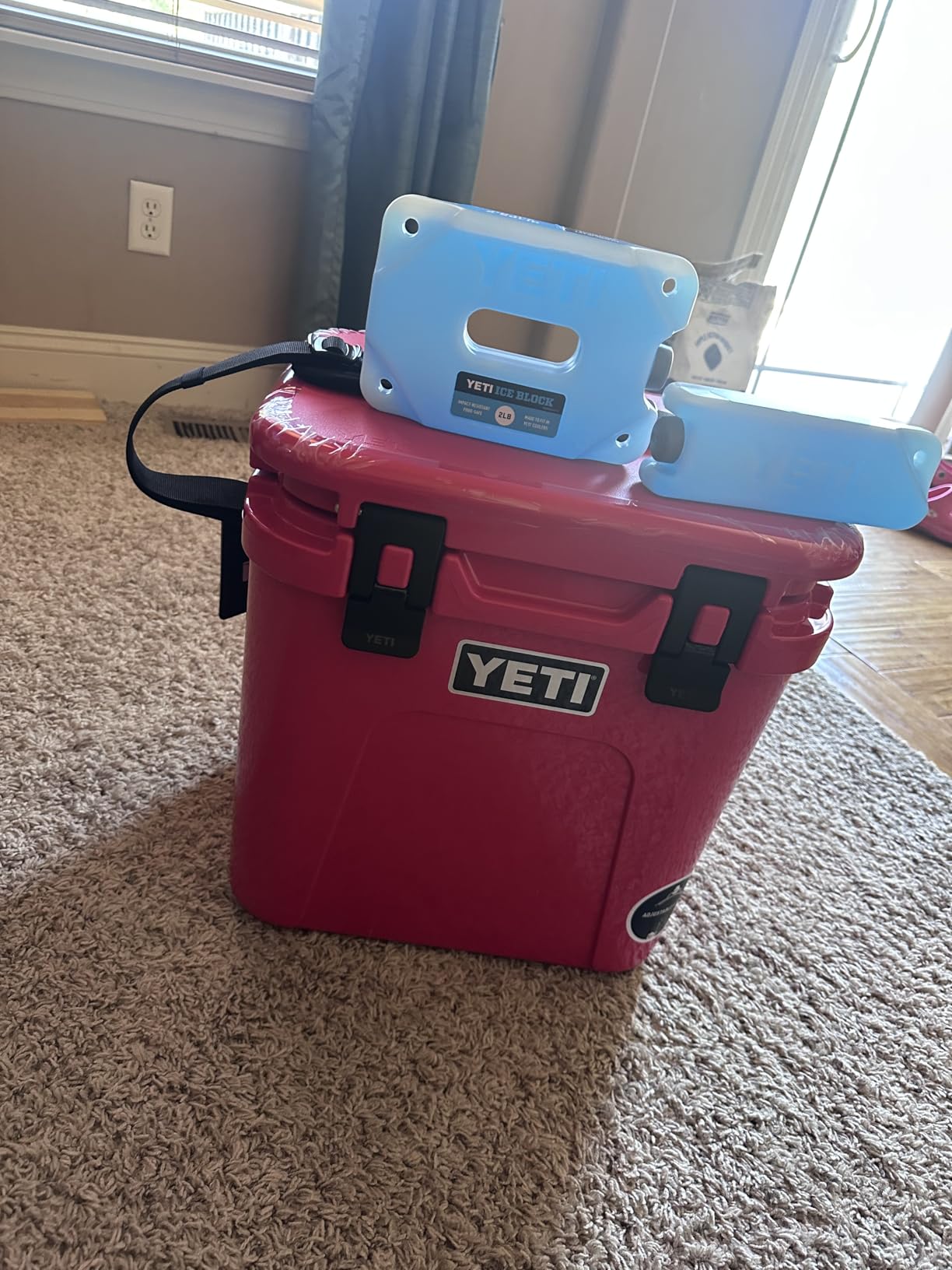 YETI Roadie 24 2.0 Hard Cooler with DoubleDuty Shoulder Strap and Drain Plug customer photo 1
