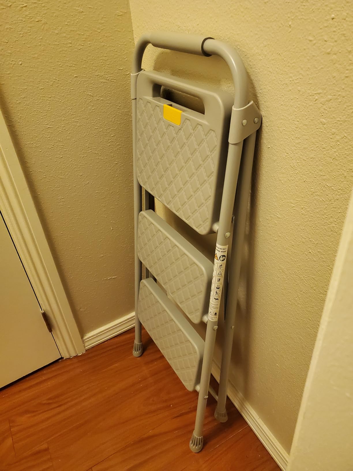 KINGRACK 4 Step Ladder, Folding Step Stool with Safety Lock & Sturdy Anti-Slip Pedals, Pass 800lbs Load Testing, Lightweight, Portable Steel Ladder with Handrails for Home, Kitchen, Garage, Office customer photo 1