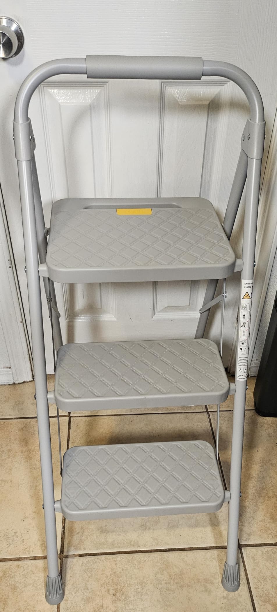 KINGRACK 4 Step Ladder, Folding Step Stool with Safety Lock & Sturdy Anti-Slip Pedals, Pass 800lbs Load Testing, Lightweight, Portable Steel Ladder with Handrails for Home, Kitchen, Garage, Office customer photo 2