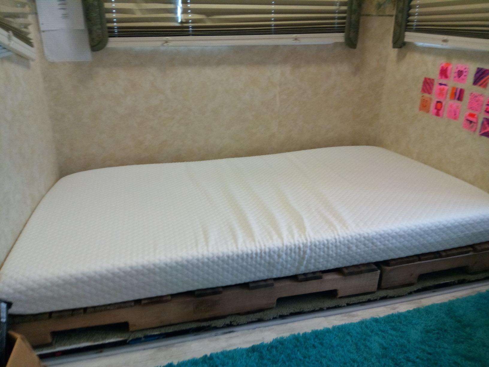 Linenspa 10 Inch Gel Infused Memory Foam Mattress – Queen Size – Medium Plush - Cooling Gel - Mattress in a Box - Primary or Guest Bedroom - Pressure Relieving and Breathable – CertiPUR-US Certified customer photo 1