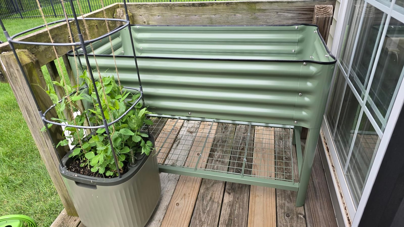 Vego garden Elevated Raised Garden Bed, 1.5' x 3.5' Outdoor Planters Boxes with Legs & Storage Rack for Patio, 500 Lbs Weight Capacity, Raised Beds for Gardening Herbs Vegetables, Modern Gray customer photo 2