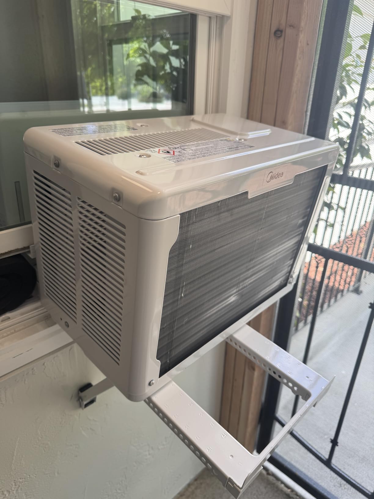 Midea 6,000 BTU U Shaped Window Air Conditioner, Cools up to 250 Sq Ft customer photo 1