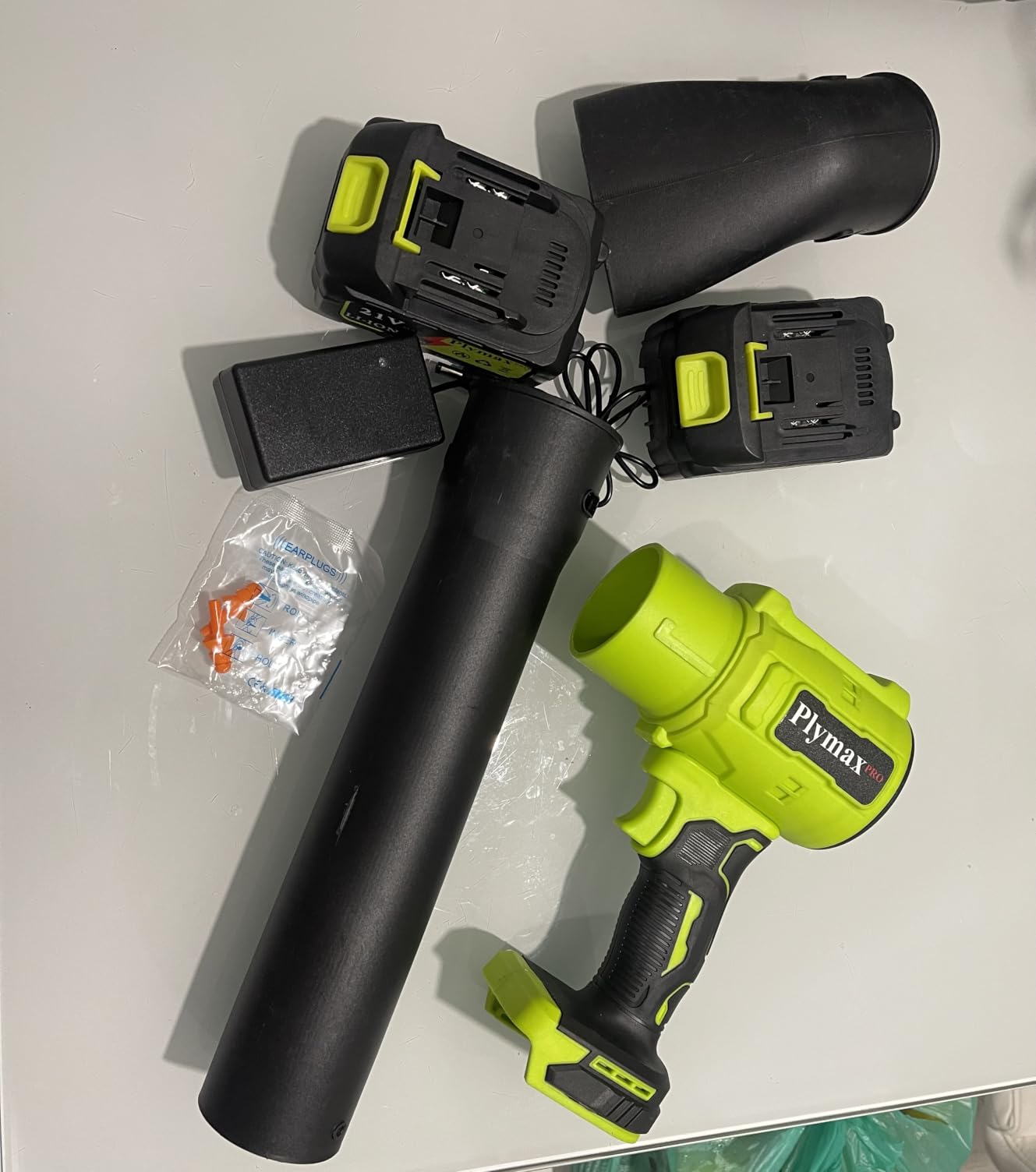 Cordless Leaf Blower, 800,000 RPM Electric Handheld Blower, Leaf Blower Cordless with 2×4.0Ah Batteries & Charger,Snow Blowers with 2-Nozzles for Patio,Lawn Care,Dust,Snow & Car Drying customer photo 1