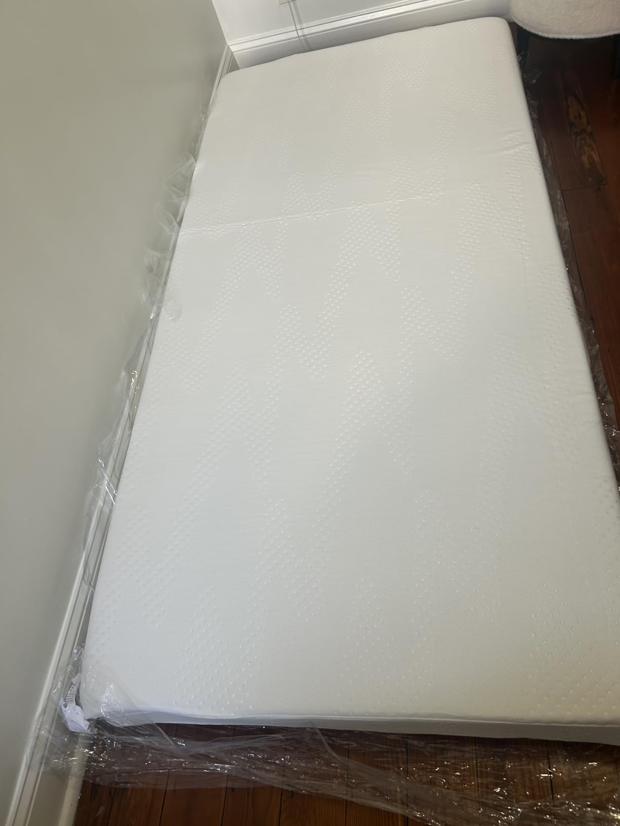 Novilla 14 Inch Queen Size Mattress, Hypoallergenic & Back Pain Relief, Hybrid Queen Mattresses in a Box with Smarts Coils, Fiberglass Free CertiPUR-US Certified Colchones No Box Spring Needed customer photo 1