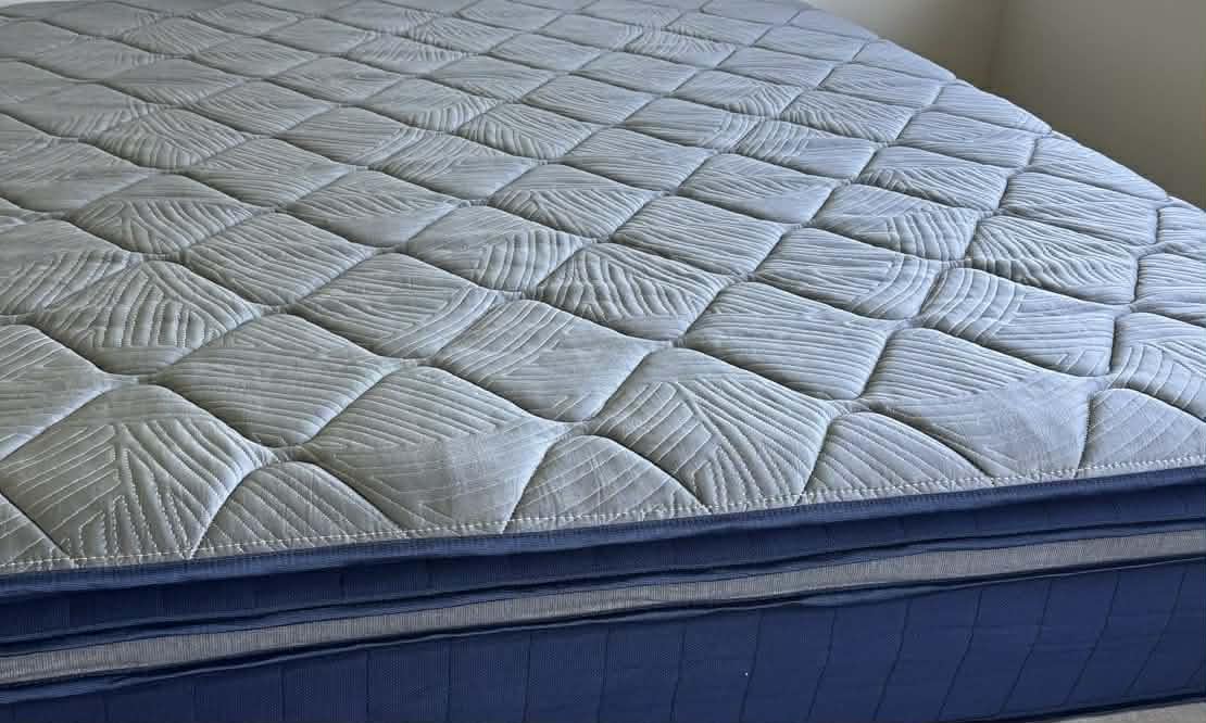 Sweetnight CoolNest Hybrid Queen Size Mattress 12 Inch, Cooling Pillow Top customer photo 1