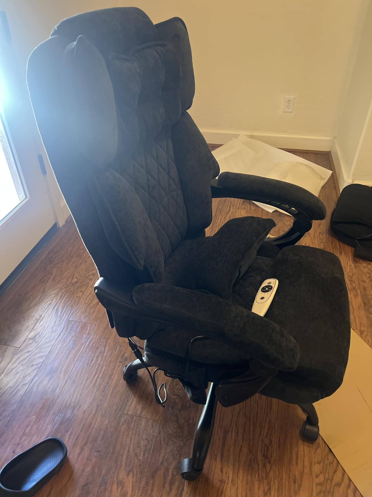 Massage Office Chair with Foot Rest,6 Points Vibration & Heat Executive Office Chairs,500LBS Big and Tall Office Chair for Heavy People,Ergonomic Reclining Desk Chair,Dual-Use Pillow,Home Office,Black customer photo 2