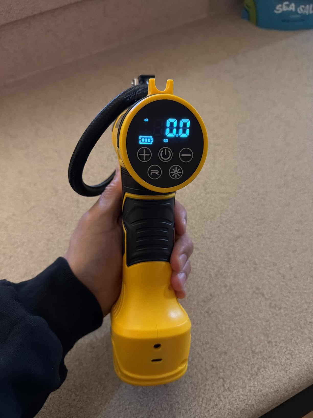 160 PSI Tire Inflator Portable Air Compressor Built-in Battery, Dual Power customer photo 2