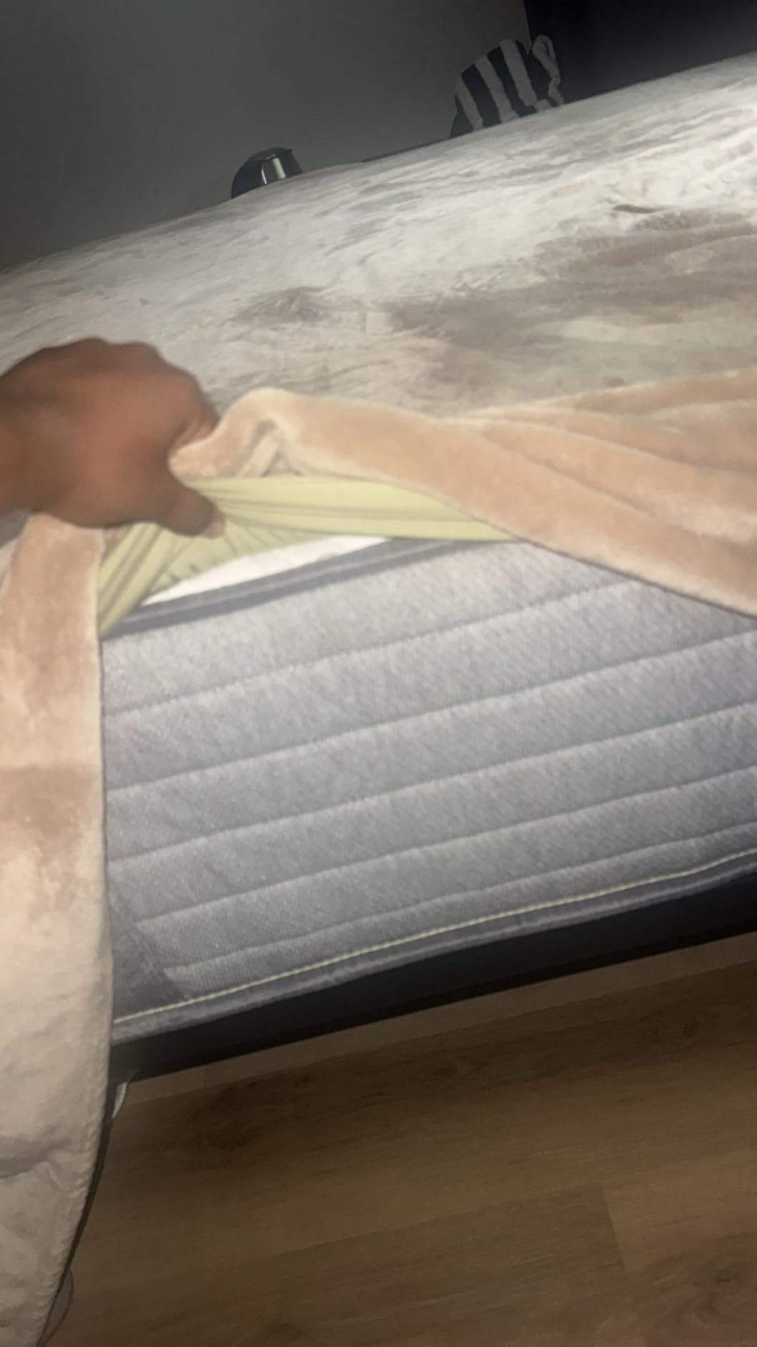 KOW California King Mattress, 14 Inch Hybrid Cal King Mattress in A Box with Cooling-Gel Memory Foam & Pocket Springs, Medium Firm, Extra Edge Support, Motion Isolation & Fiberglass Free, CertiPUR-US customer photo 2