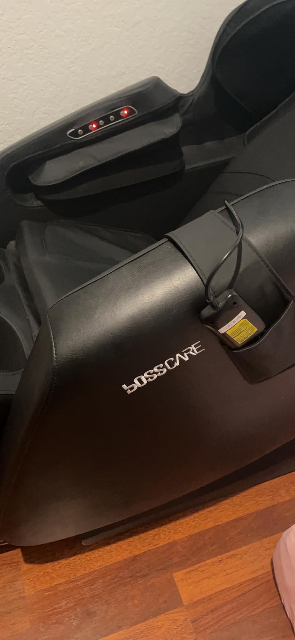 Massage Chair, Zero Gravity SL-Track 4D Shiatsu Massaging Chairs, Auto Body Scan, Foot Rollers, 12+6 Modes, Heat Therapy, Bluetooth, Thai Stretch customer photo 2