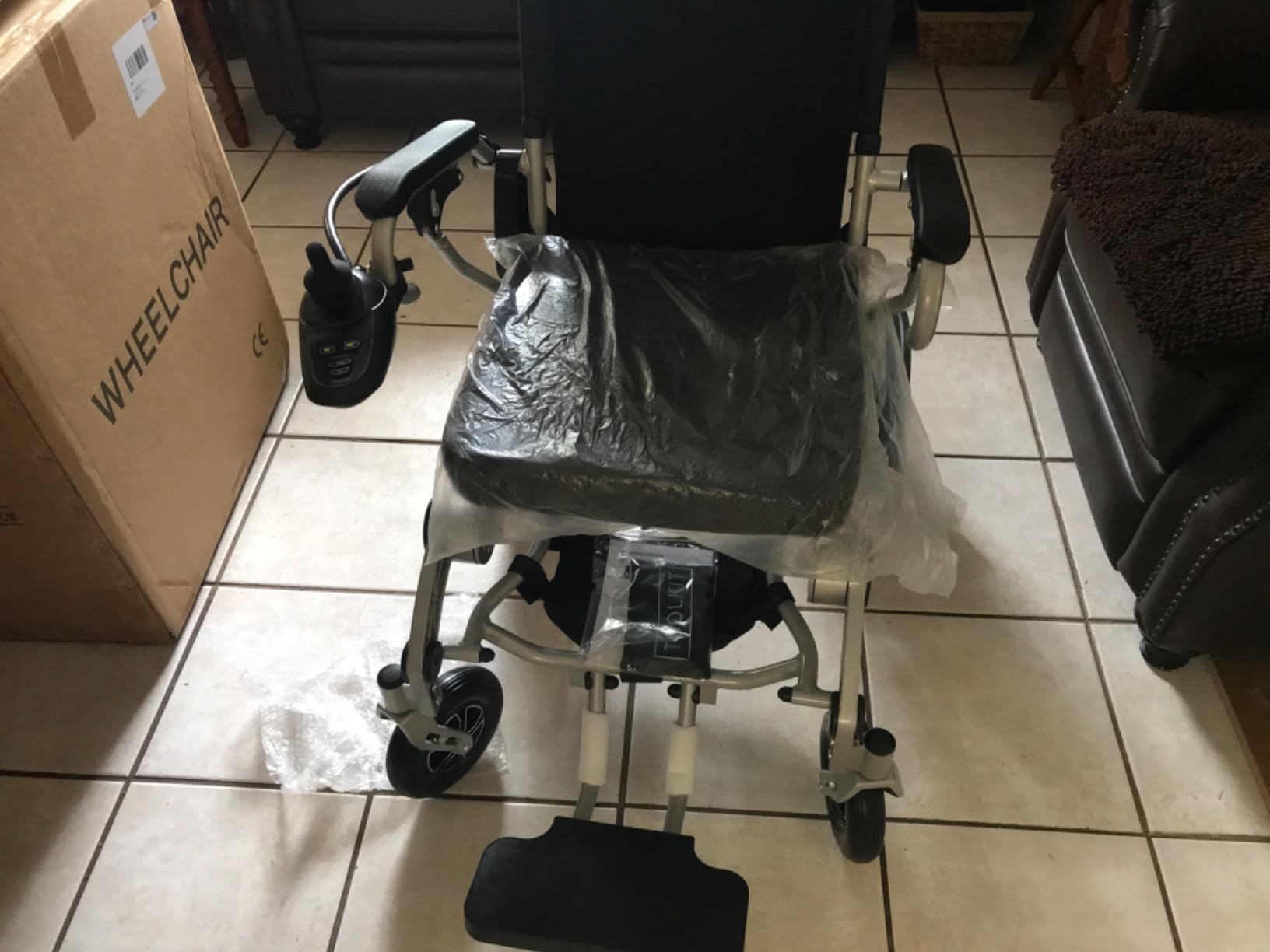Aotedor Electric Wheelchairs for Adults, 39 lbs Lightweight Foldable Power Wheelchair, Up to 15 Miles Range, Ergonomic Comfort Seat, Brushless Motors, Airline Approved Mobility Chair for Travel customer photo 1