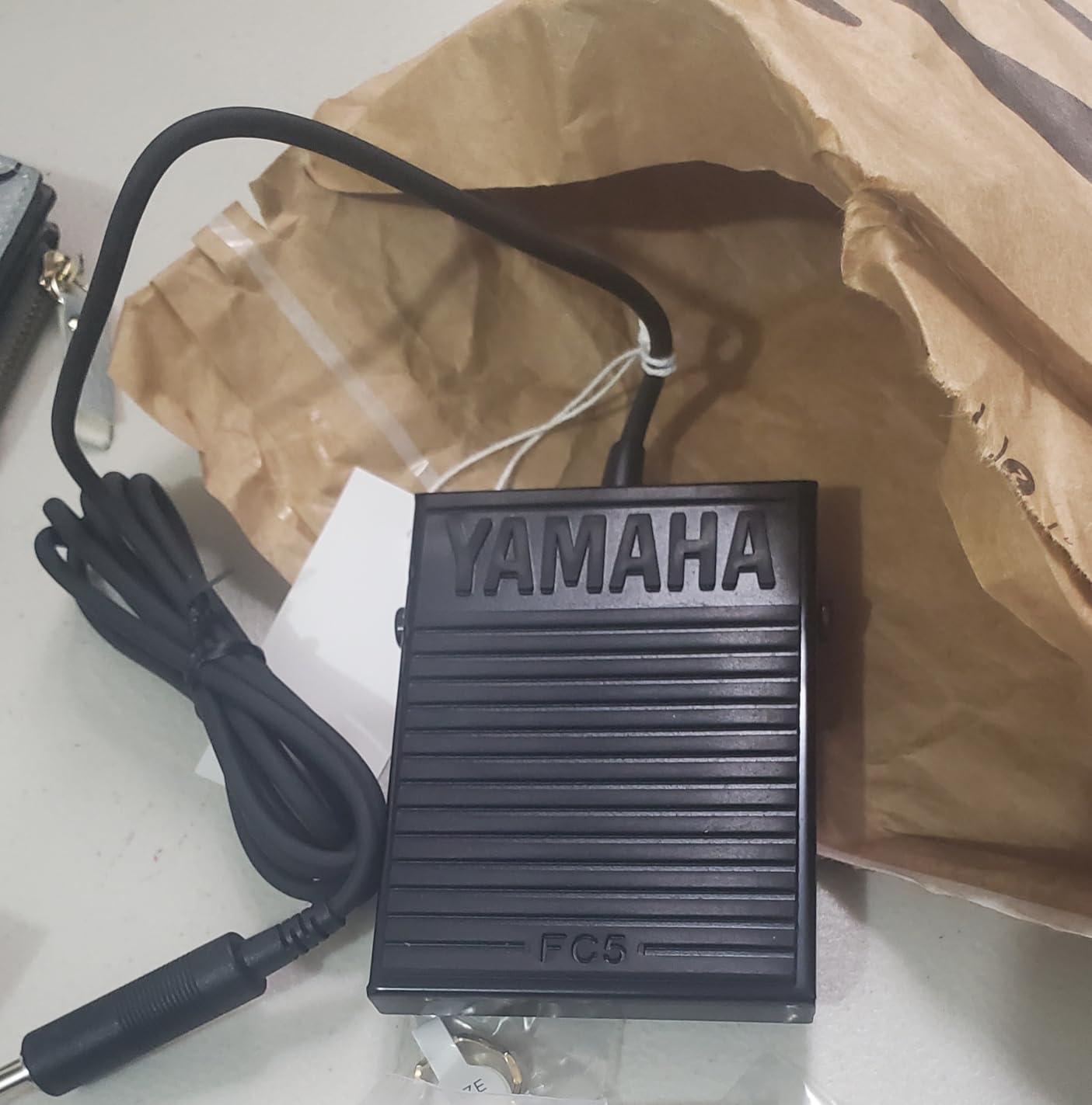 Yamaha Compact Foot Switch, Universally Compatible, 5-Foot Cable, 0.25-Inch Plug, Black FC5 customer photo 2