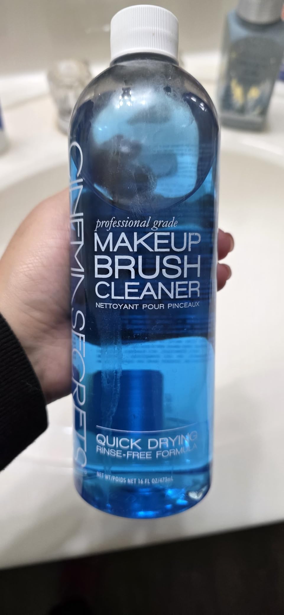 Cinema Secrets Original Blue Vanilla Makeup Brush Cleaner Solution - Professional Cleanser for Makeup Brushes - Quick-Drying, Rinse-Free Formula - Removes Stubborn Waterproof Make Up (8 fl oz) customer photo 1