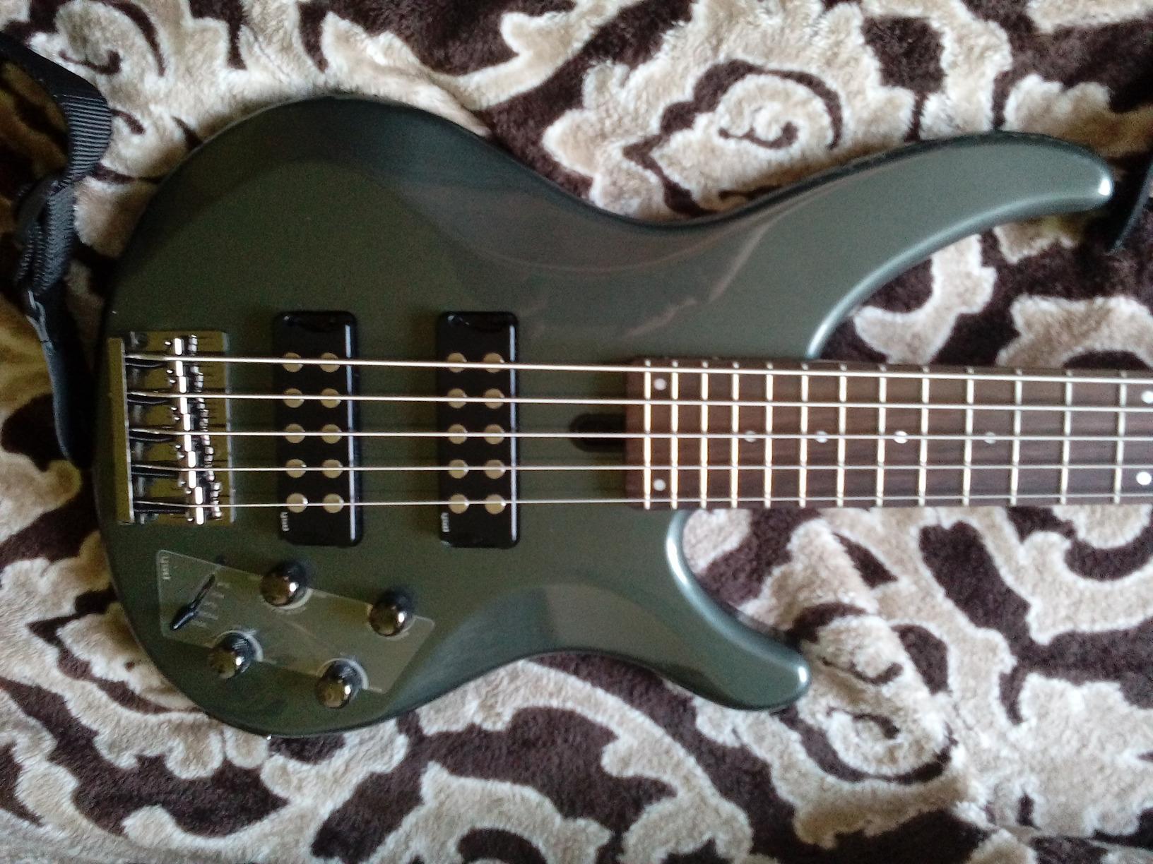 Yamaha TRBX305 WH 5-String Electric Bass Guitar customer photo 2