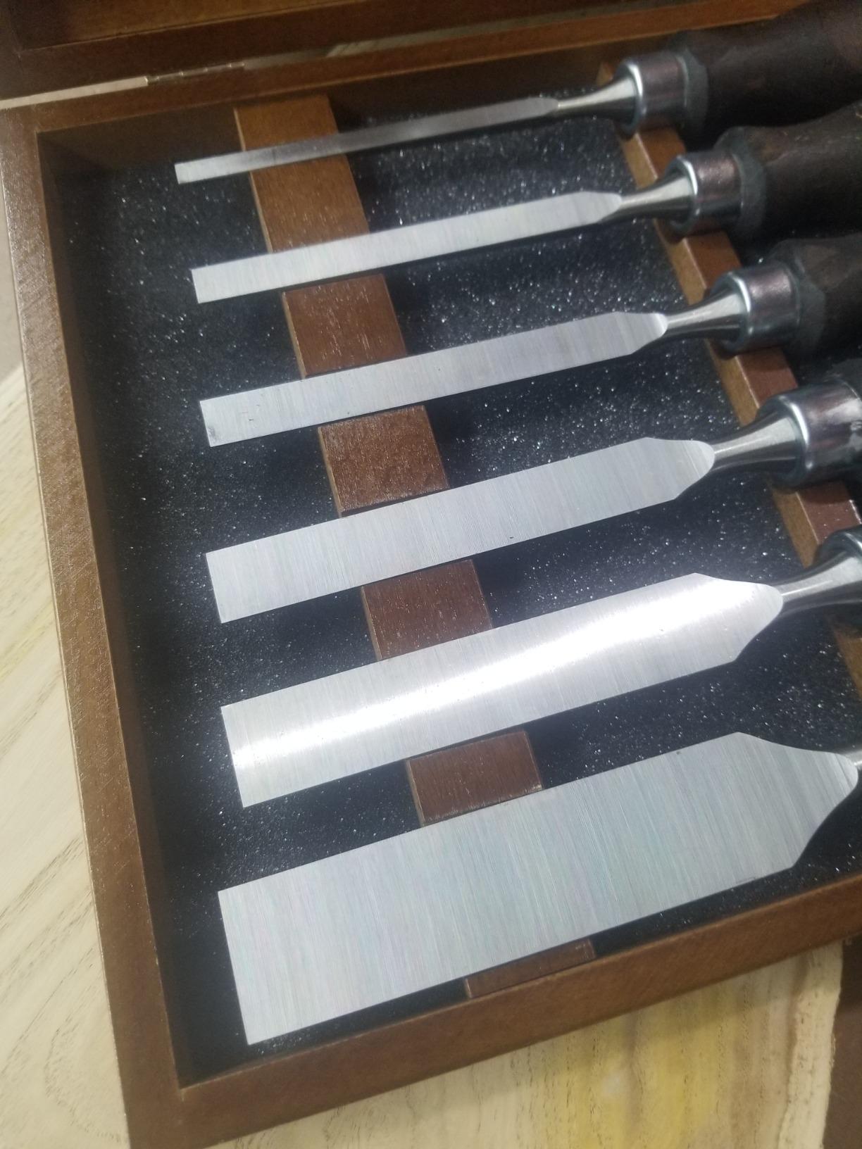 Narex 6 pc Set 6 mm (1/4), 10 (3/8), 12 (1/2), 16 (5/8), 20 (13/16), 26 (1-1/16) Woodworking Chisels in Wooden Presentation Box 853053 customer photo 2