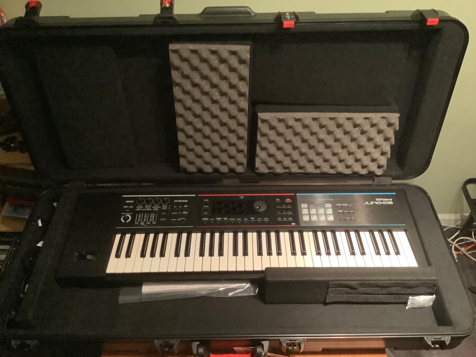 Gator Cases Frequent Flyer's Series Molded Flight Case for 88-Note Keyboards with TSA Approved Locking Latches and Recessed Wheels, (GTSA-KEY88) customer photo 1