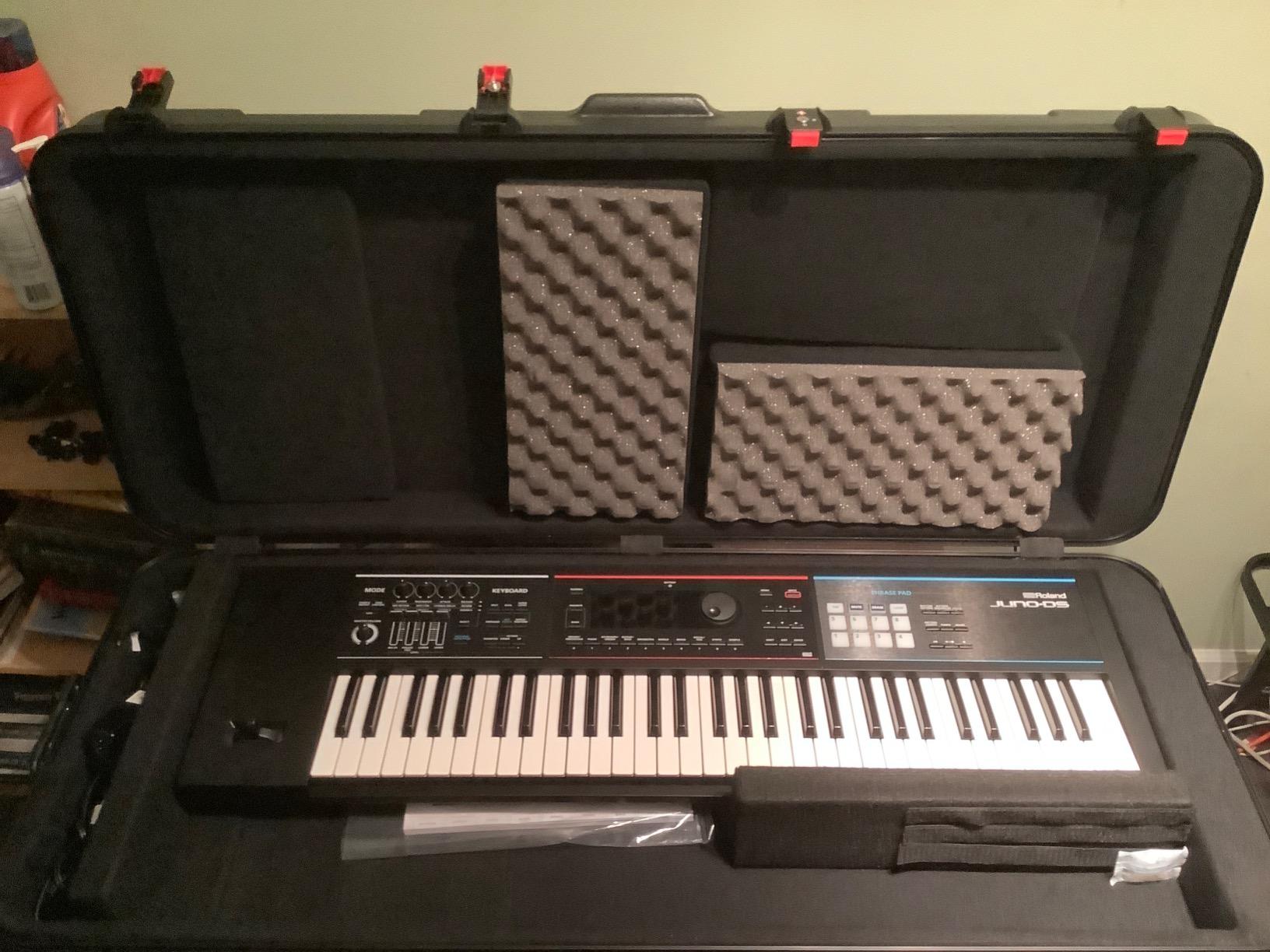 Gator Cases Frequent Flyer's Series Molded Flight Case for 88-Note Keyboards with TSA Approved Locking Latches and Recessed Wheels, (GTSA-KEY88) customer photo 2