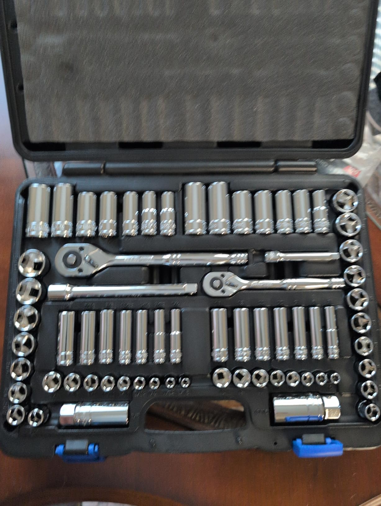 EPAuto 69 Pieces 1/4-Inch & 3/8-Inch Drive Socket Set, Pear Head Ratchet customer photo 1