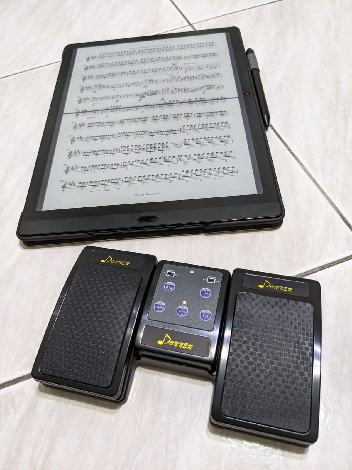 Donner Bluetooth Page Turner Pedal for Tablets and Phones Rechargeable Wireless Foot Pedal, Silver customer photo 2