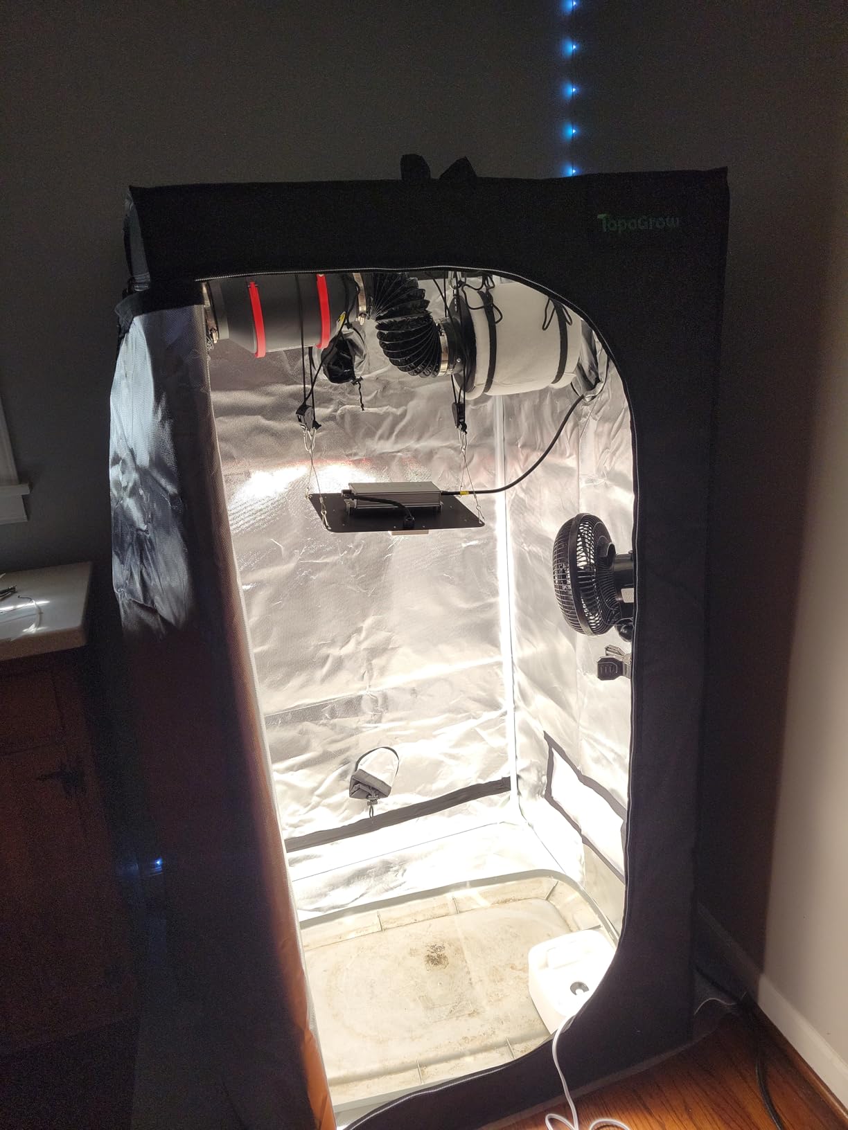 Upgrade Integrated Auto 2'X2' Grow Tent Kit Complete System, S1000 LED Grow Light, Grow Tent with 4“Ventilation Kit, Inline Fan&Carbon Filter, Irrigation Kit, Humidifier and Clip Fan customer photo 1