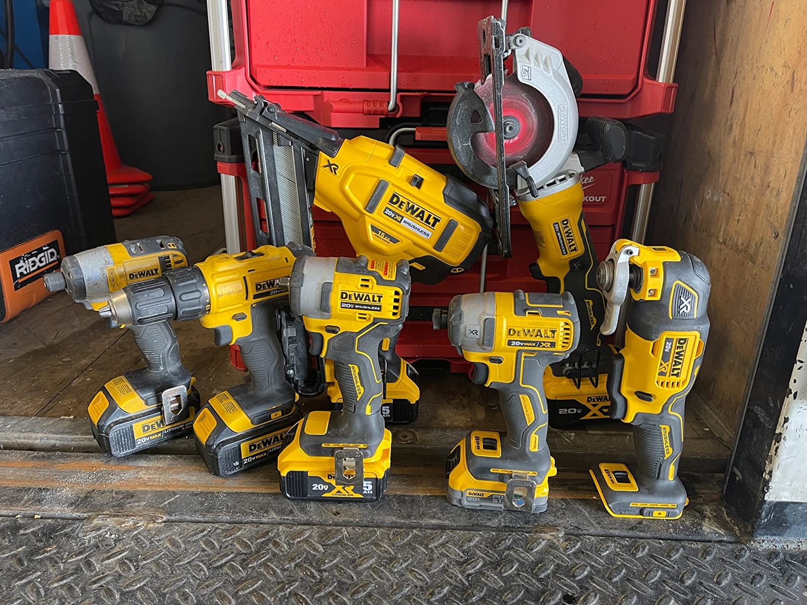 20V MAX XR Lithium-Ion Cordless 15-Gauge Angled Finish Nailer (Tool Only) customer photo 2
