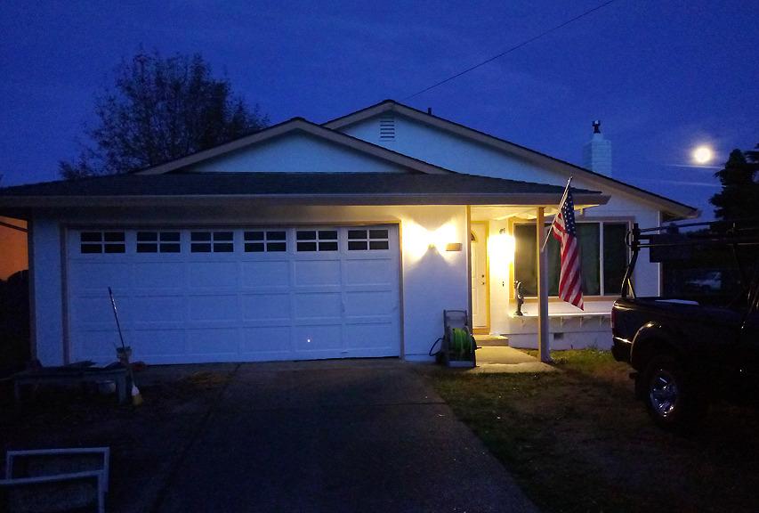 Maxxima LED Black Outdoor Wall Light, 580 Lumens 3000K, Dusk to Dawn Sensor customer photo 2