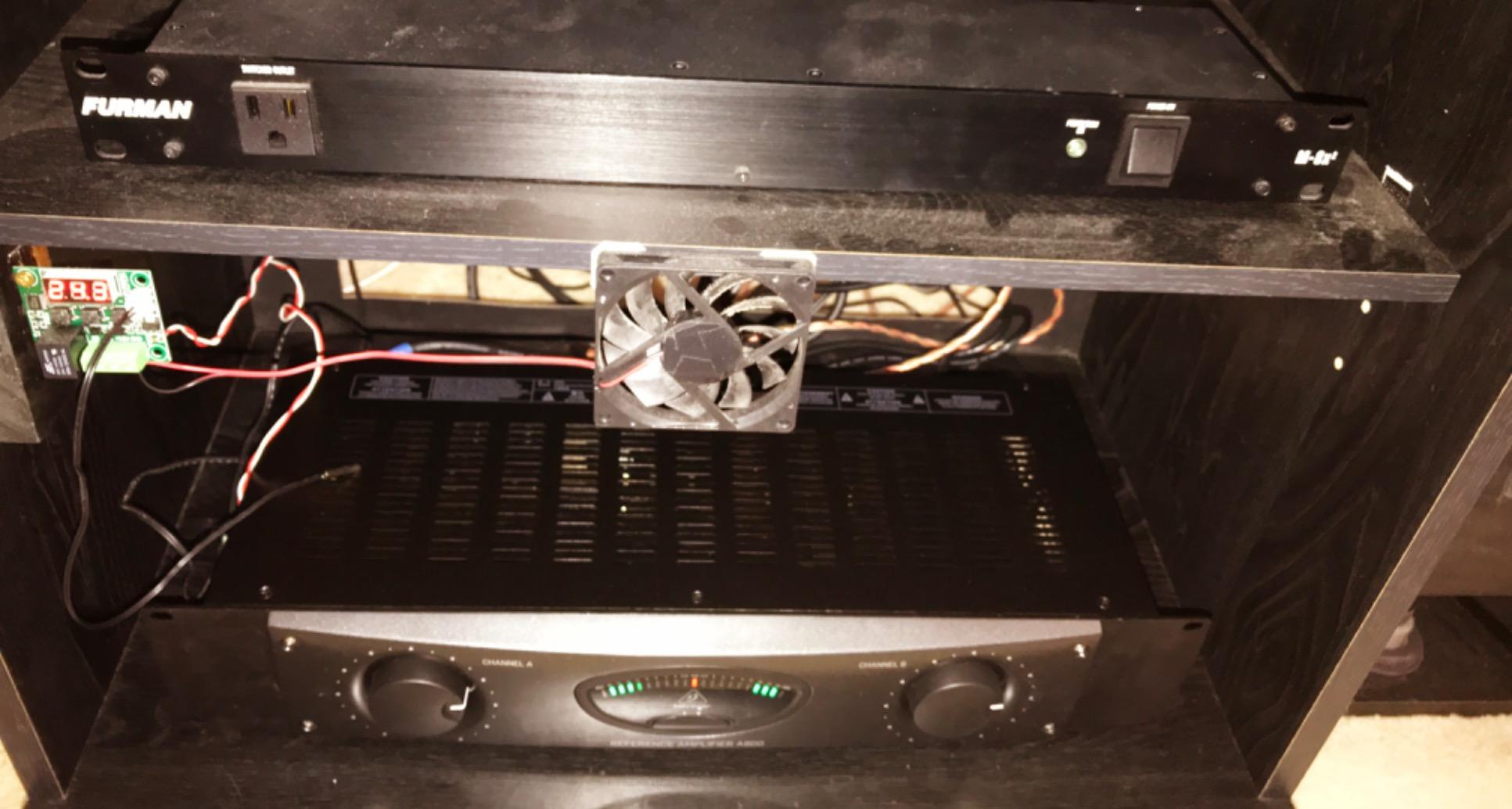 Behringer A800 Professional 800 Watt Reference-Class Power Amplifier customer photo 2
