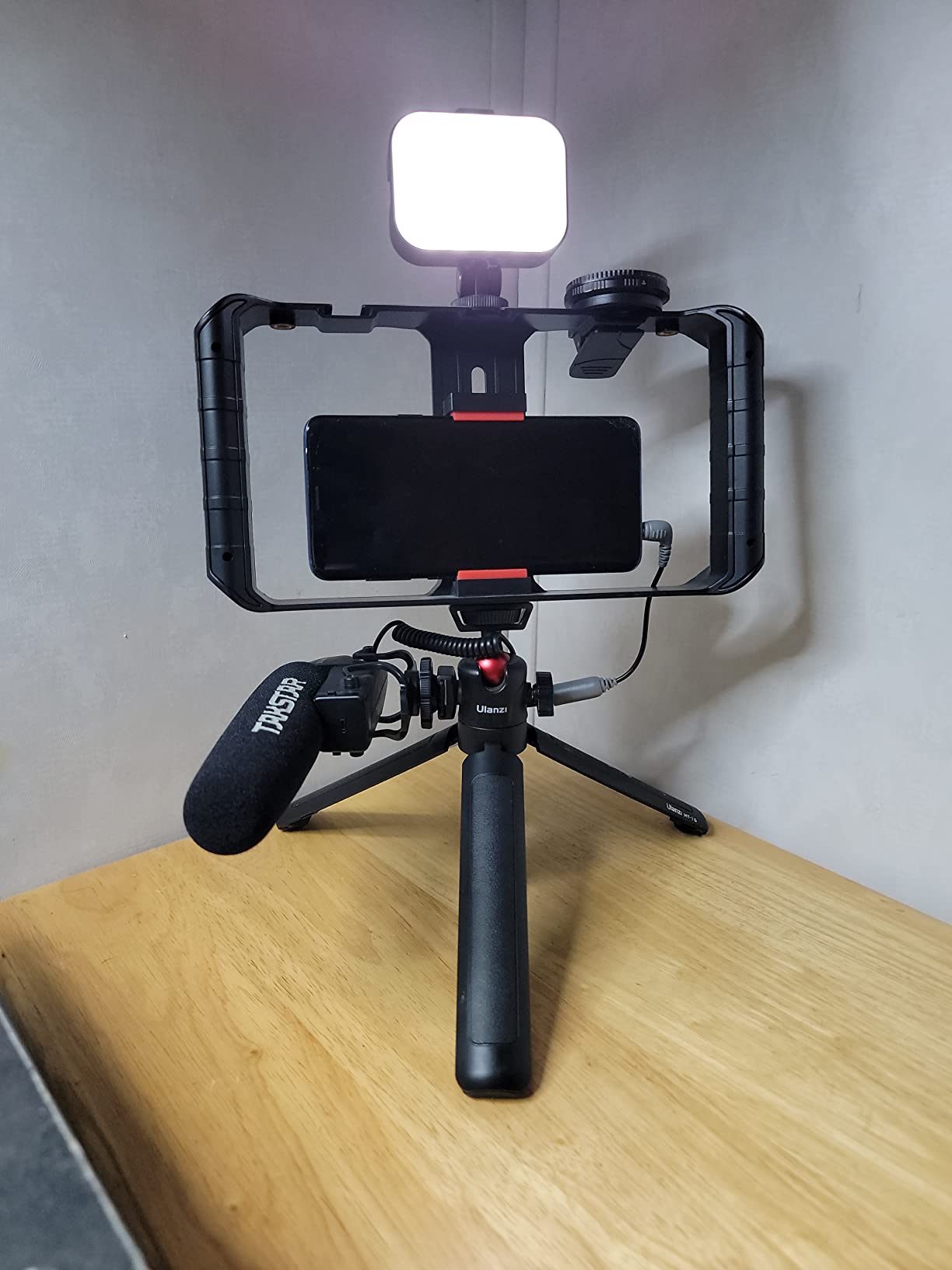SGC-600 Universal Shotgun Mic for Camera & Phone, 3.5mm with Shock Mount customer photo 1