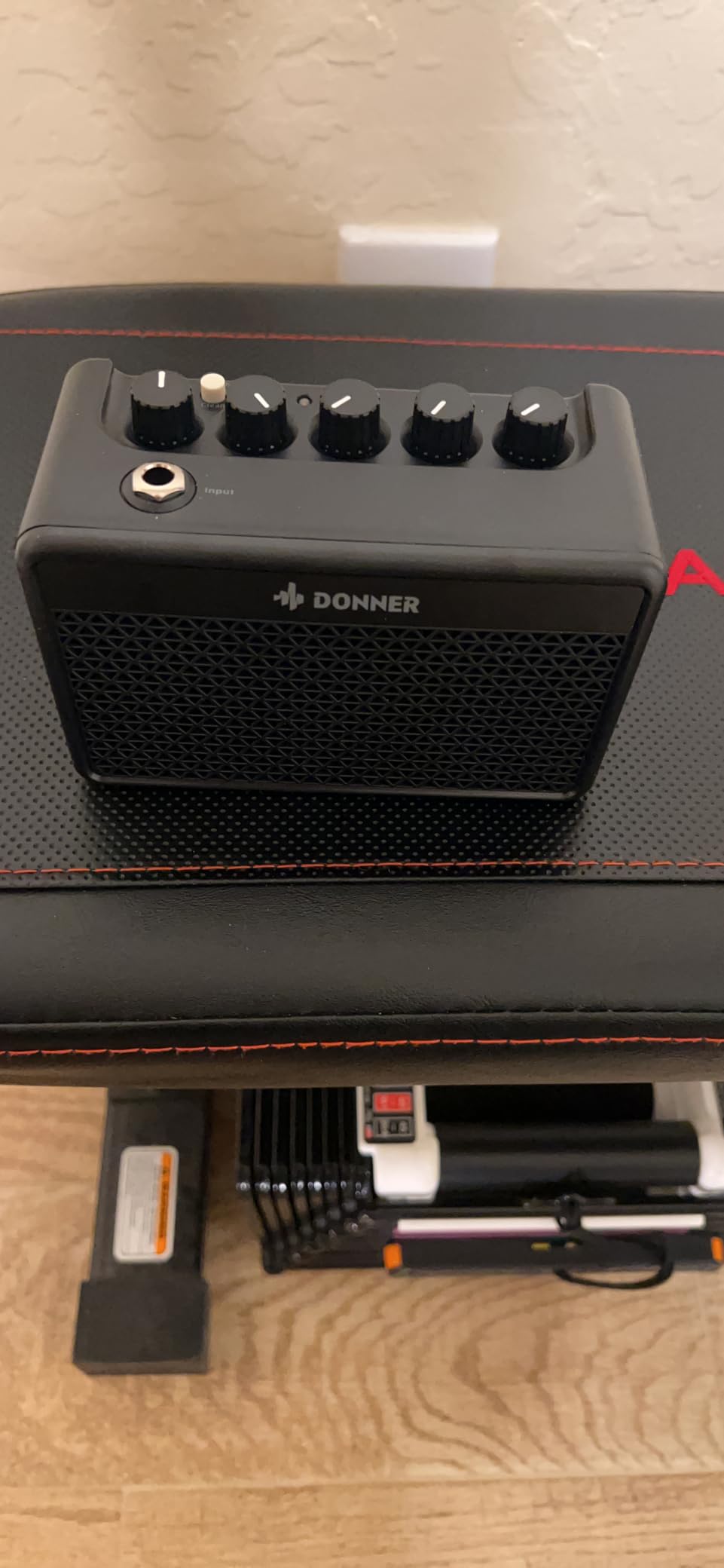 Donner Mini Electric Guitar Amp DA-10, 5W Portable Small Guitar Amplifier customer photo 2