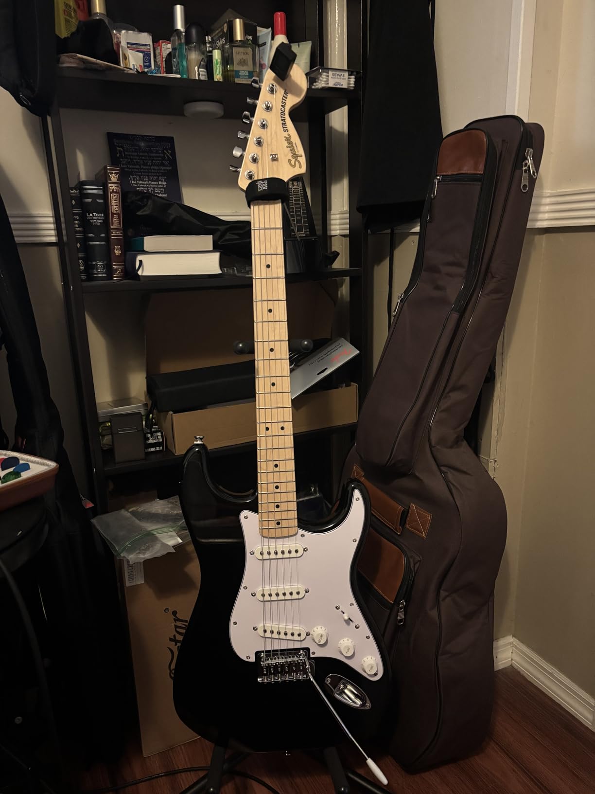 Squier Affinity Series Stratocaster Electric Guitar, with 2-Year Warranty, Lake Placid Blue, Maple Fingerboard customer photo 2