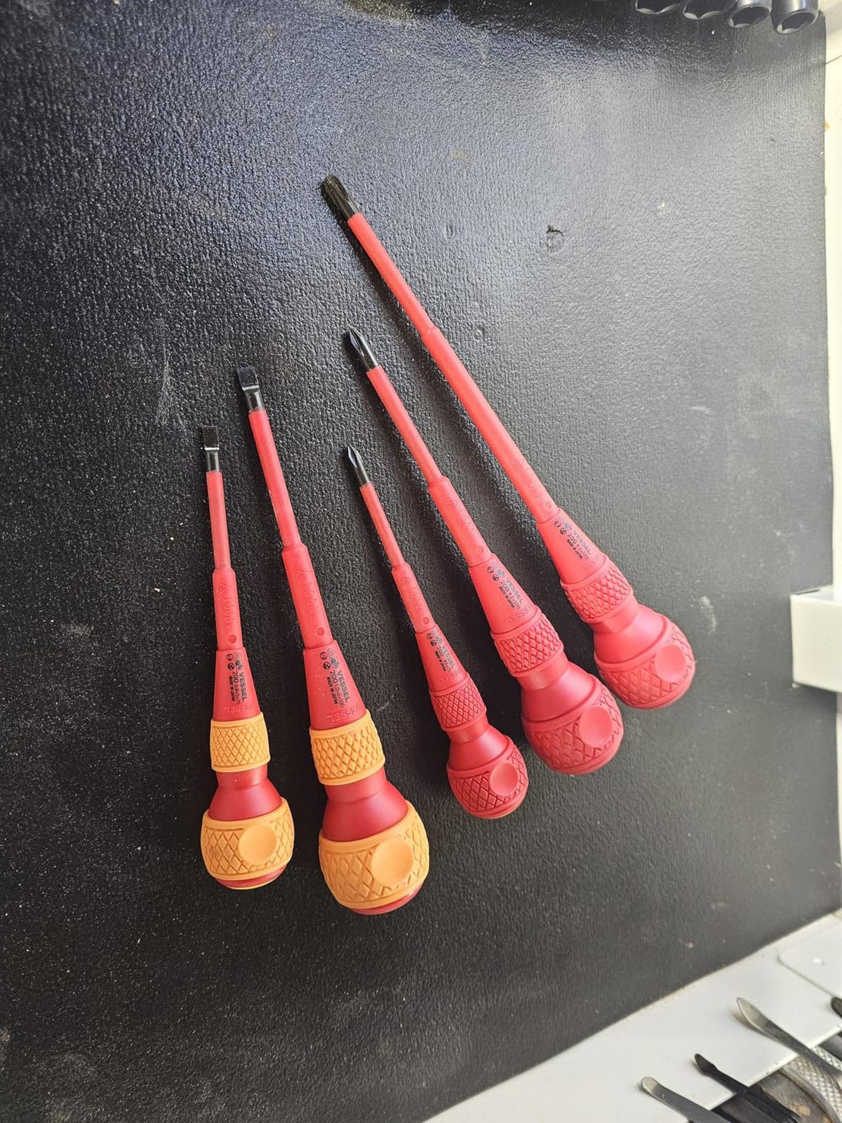 VESSEL BALL GRIP Insulated Screwdriver 5PC. Set customer photo 1