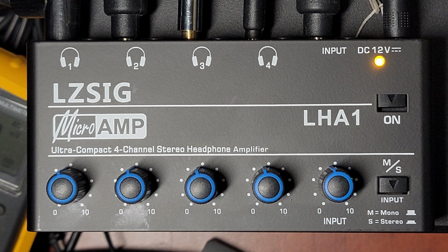 LZSIG Headphone Amplifier with Bass Boost, 4 Channel, 1‑IN 4 OUT, 12V customer photo 1