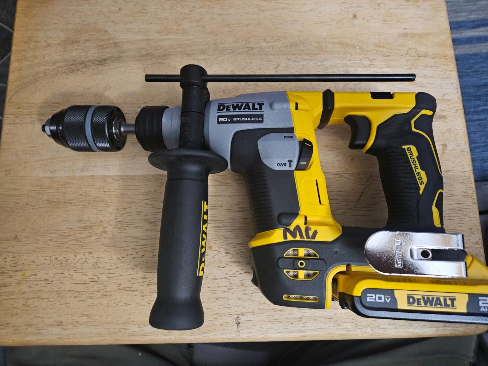 DEWALT 20V MAX SDS Plus Rotary Hammer Drill, Cordless, 5/8 in., Tool Only (DCH172B), Special Feature-Brushless Motor, Compact customer photo 2